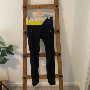 Lululemon size 2 5/6 length leggings with pockets